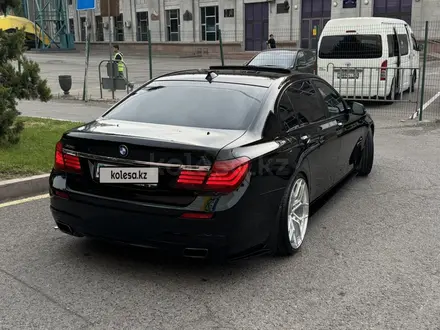 BMW 750 2012 года за 13 000 000 тг. в Алматы – фото 5