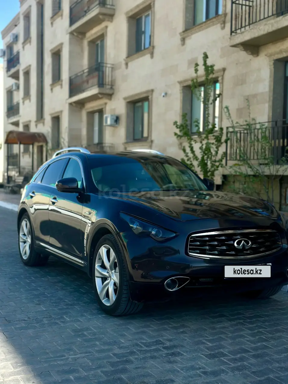 Infiniti FX37, 2010