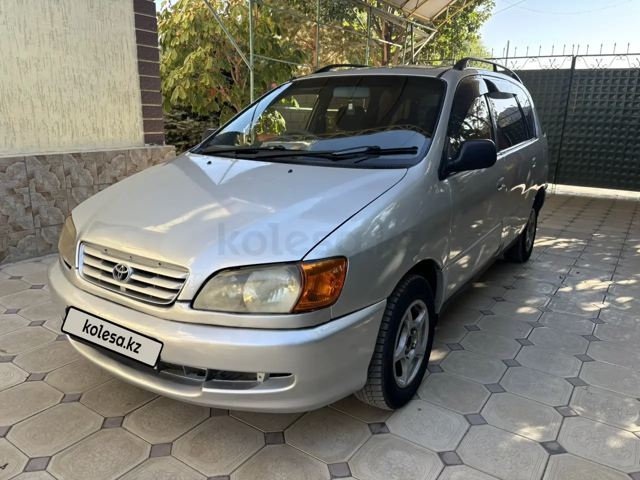 Toyota Ipsum, 1996