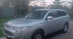 Mitsubishi Outlander 2014 года за 7 500 000 тг. в Алматы – фото 2