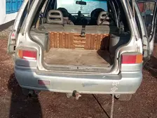 Nissan Prairie, 1989