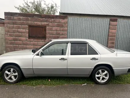 Mercedes-Benz E 220 1993 года за 1 500 000 тг. в Алматы