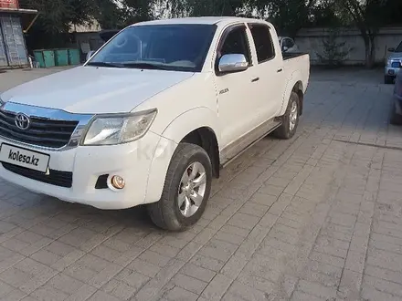 Toyota Hilux 2013 года за 8 000 000 тг. в Актобе – фото 2