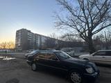Mercedes-Benz S 320 1996 года за 2 200 000 тг. в Семей – фото 2