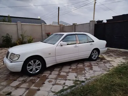 Mercedes-Benz S 320 1997 года за 3 500 000 тг. в Тараз – фото 2