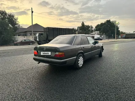 Mercedes-Benz E 230 1991 года за 1 380 000 тг. в Тараз – фото 4