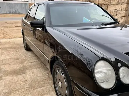 Mercedes-Benz E 320 1998 года за 4 000 000 тг. в Актау – фото 3