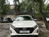 Hyundai i20 2023 годаfor7 900 000 тг. в Алматы