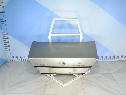 Крышка багажника Mercedes benz W124 за 10 000 тг. в Тараз