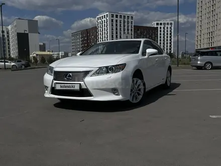 Lexus ES 300h 2013 года за 11 700 000 тг. в Астана
