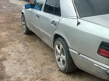 Mercedes-Benz E 260 1991 года за 1 250 000 тг. в Каскелен – фото 3