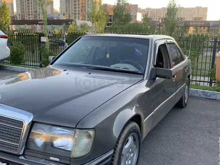 Mercedes-Benz E 260 1991 года за 1 700 000 тг. в Астана – фото 2