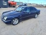 Mercedes-Benz E 230 1998 года за 3 200 000 тг. в Атырау – фото 2