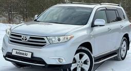 Toyota Highlander 2011 года за 11 600 000 тг. в Караганда