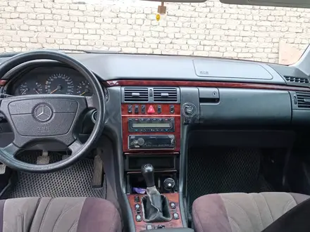 Mercedes-Benz E 280 1995 года за 2 200 000 тг. в Кызылорда – фото 3