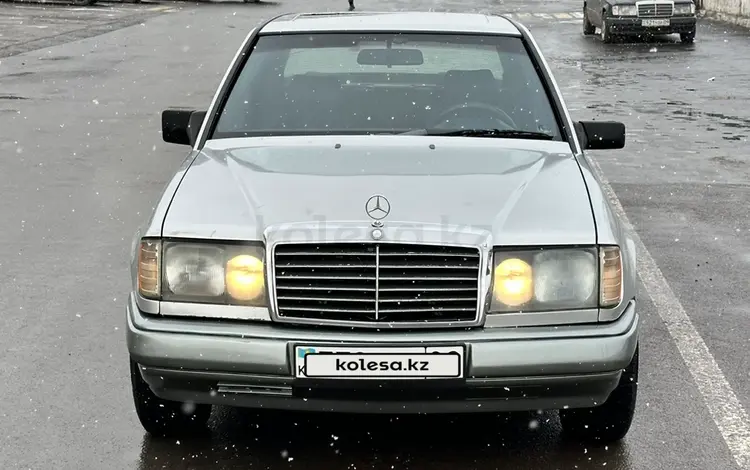 Mercedes-Benz E 260 1992 года за 1 900 000 тг. в Караганда