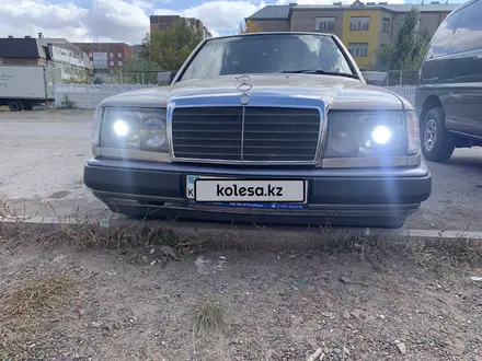 Mercedes-Benz E 220 1993 года за 1 900 000 тг. в Караганда – фото 4