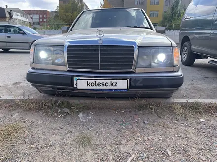 Mercedes-Benz E 220 1993 года за 1 900 000 тг. в Караганда – фото 3