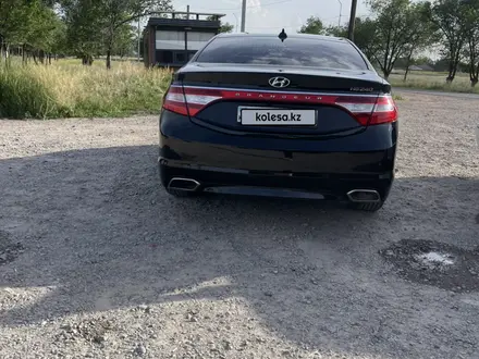 Hyundai Grandeur 2015 года за 7 500 000 тг. в Алматы – фото 4