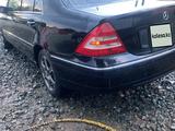 Mercedes-Benz C 240 2001 года за 2 350 000 тг. в Уральск – фото 2