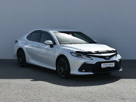 Toyota Camry 2023 года за 16 400 000 тг. в Атырау – фото 3