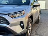 Toyota RAV4 2021 года за 13 700 000 тг. в Усть-Каменогорск – фото 5