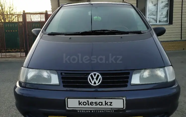 Volkswagen Sharan 1996 годаүшін2 600 000 тг. в Жанатас