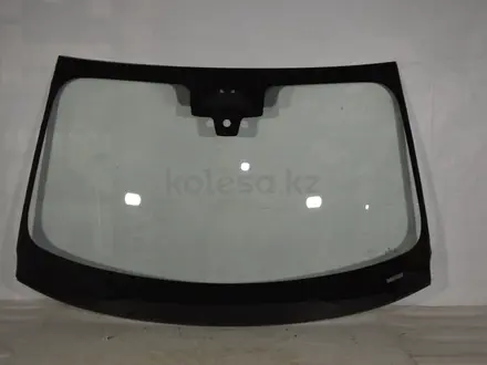 Стекло лобовое Bmw X5 X7 КАFАS/НUD датчик дождя Camera за 250 000 тг. в Караганда