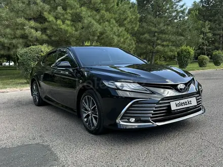 Toyota Camry 2023 года за 16 700 000 тг. в Тараз – фото 2