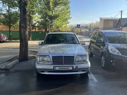 Mercedes-Benz E 320 1993 года за 3 000 000 тг. в Алматы – фото 3