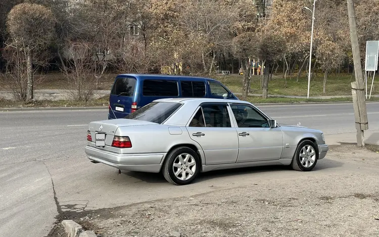 Mercedes-Benz E 320 1993 года за 2 800 000 тг. в Алматы