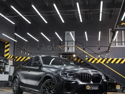 BMW X6 M 2022 года за 68 000 000 тг. в Алматы