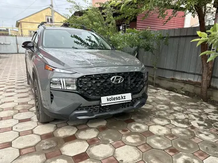 Hyundai Santa Fe 2022 года за 17 100 000 тг. в Алматы