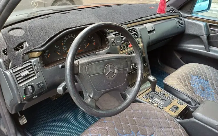 Mercedes-Benz E 280 1996 годаүшін2 500 000 тг. в Атырау