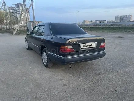 Mercedes-Benz E 220 1995 года за 1 400 000 тг. в Астана – фото 3