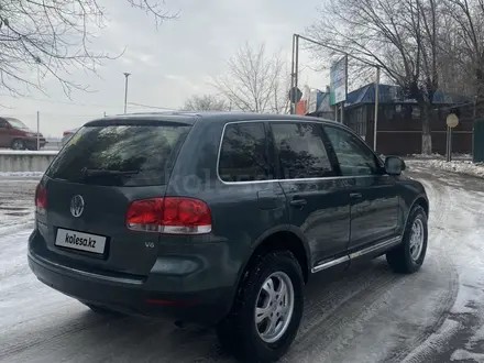 Volkswagen Touareg 2006 года за 4 500 000 тг. в Алматы – фото 5