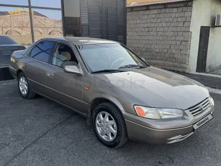 Toyota Camry 1999 года за 2 500 000 тг. в Шымкент – фото 2
