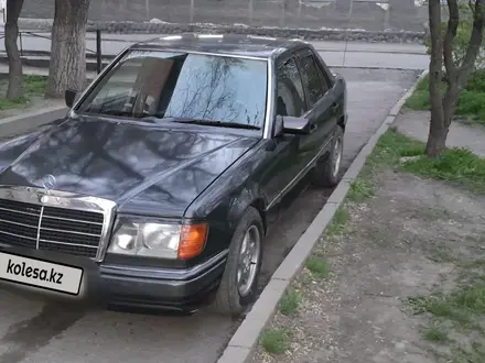 Mercedes-Benz E 230 1992 года за 1 650 000 тг. в Талдыкорган