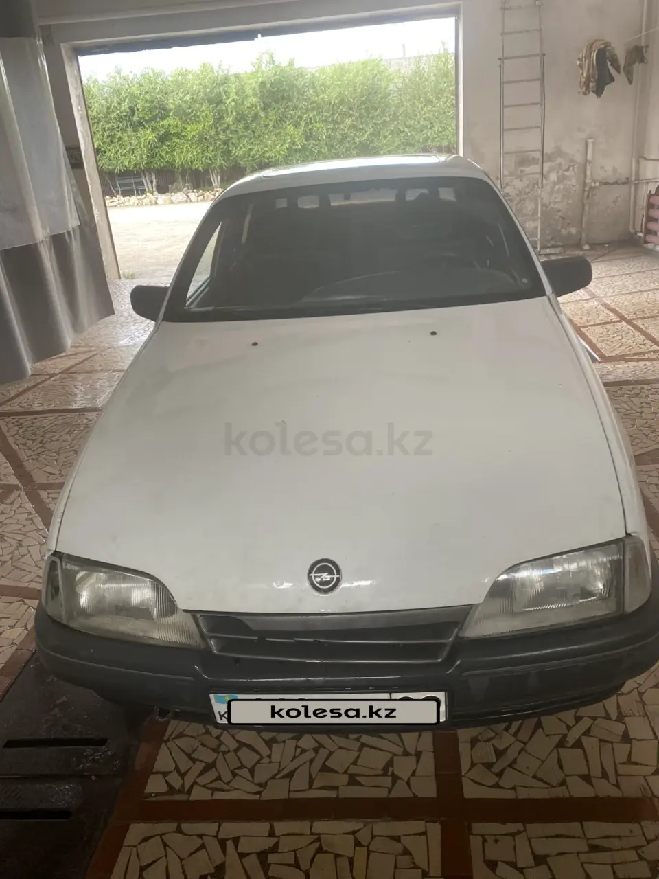 Opel Omega, 1989