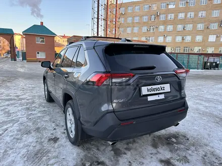 Toyota RAV4 2020 года за 14 000 000 тг. в Актобе – фото 2