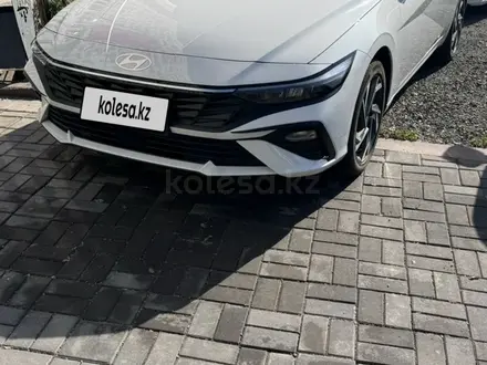 Hyundai Elantra 2024 года за 8 590 000 тг. в Алматы – фото 2