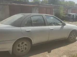 Nissan Pulsar, 1995