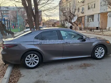 Toyota Camry 2021 года за 12 300 000 тг. в Туркестан – фото 5