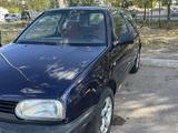 Volkswagen Golf 1997 года за 750 000 тг. в Караганда – фото 2