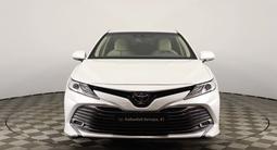 Toyota Camry 2018 года за 13 750 000 тг. в Астана – фото 2