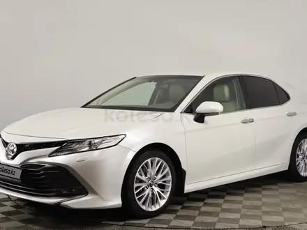 Toyota Camry 2018 года за 13 750 000 тг. в Астана