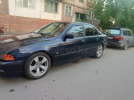 BMW 528 1998 года за 3 150 000 тг. в Жезказган – фото 4