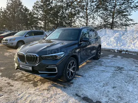 BMW X5 2018 года за 32 400 000 тг. в Усть-Каменогорск – фото 2