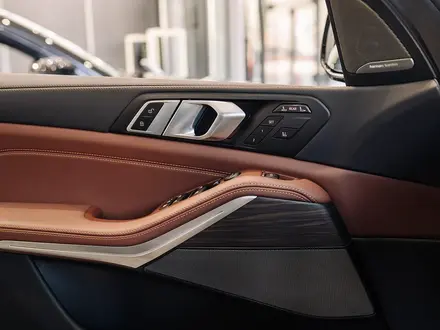 BMW X7 XDrive 40i 2025 года за 82 385 639 тг. в Астана – фото 5