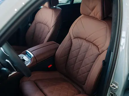 BMW X7 XDrive 40i 2025 года за 82 385 639 тг. в Астана – фото 6